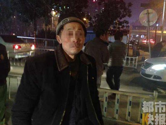 �˴�ү����С������Һ��棬��������˸�Ǯ����С��ͼ��ˡ���