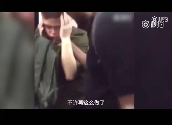 广州警方回应“一男子地铁上侮辱黑人被扇耳光”