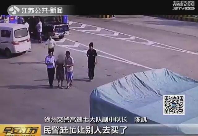 女子阻碍执法辱骂民警 结果体力不支中暑倒下了