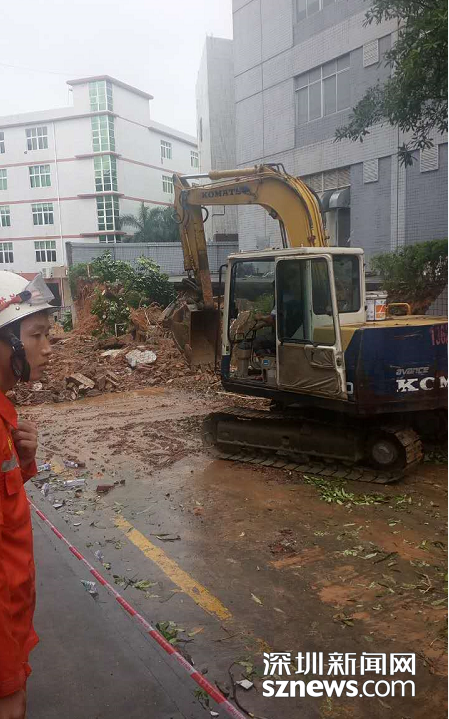 ���ڽֵ����ù�ҵ��һΧǽ������3��������1������