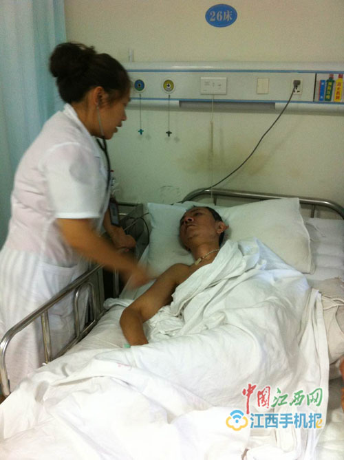 少年爸瘫妈走奶奶患癌自杀 退学当学徒撑起家