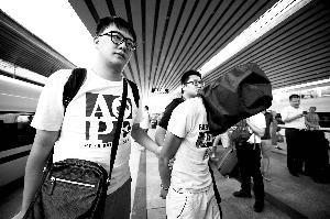 谎称卖答案骗千余考生 北京警方跨省抓获8名嫌犯 谎称卖答案骗千余考生 北京警方跨省抓获8名嫌犯