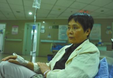 “天降杯具”案受害者陈涛又遇变故 母亲患癌(图)