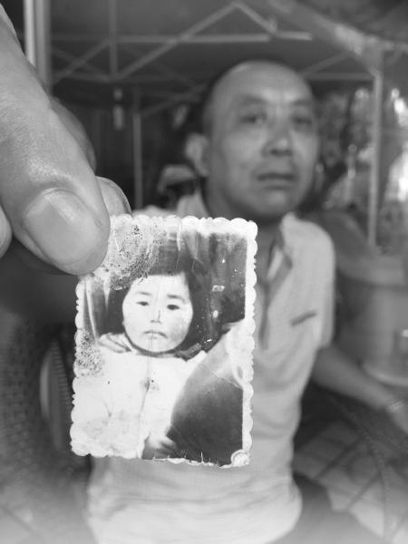 男子4岁女儿放学路上被拐 与其重聚时外孙已4岁