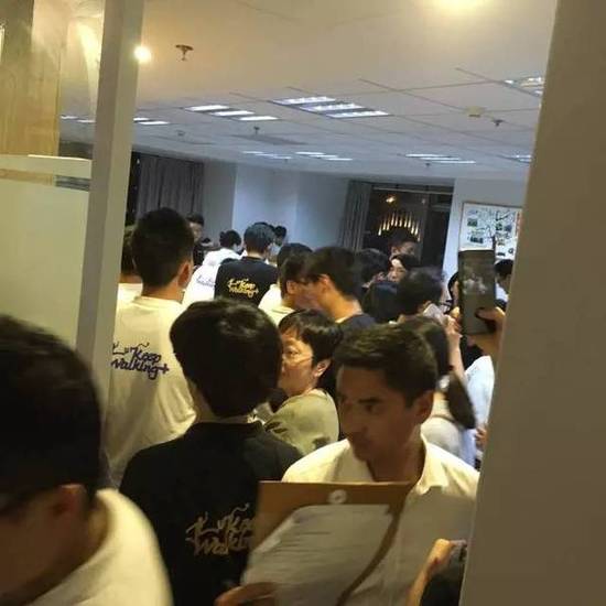 �����޹�ǰ�ķ��һҹ:������POS�������Ϻ�ǩ��