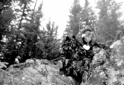 新疆喀纳斯失联女驴友身亡 15人抬遗体步行21公里