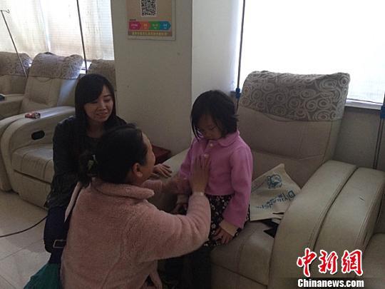 ͼΪ����ǰ������Ժ֮ǰ��һλ������ʿΪ�������������·��� ������ ��