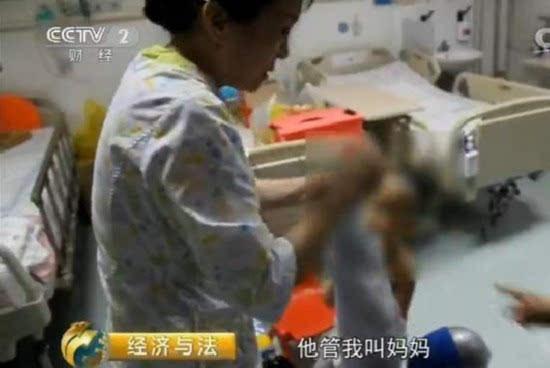 男婴手术后被弃医院3年 父母遭拘留才肯接走孩子 男童手术后被弃医院3年 父母遭拘留才肯接走孩子