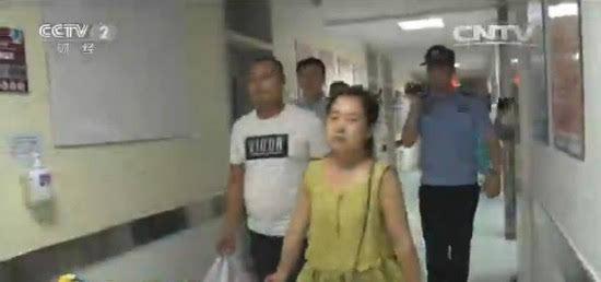 男婴手术后被弃医院3年 父母遭拘留才肯接走孩子 男童手术后被弃医院3年 父母遭拘留才肯接走孩子