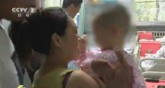 男婴手术后被弃医院3年 父母遭拘留才肯接走孩子 男童手术后被弃医院3年 父母遭拘留才肯接走孩子