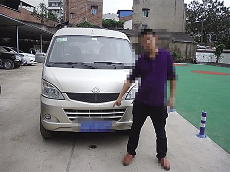 双胞胎兄弟共用一本驾照 因嘴角无痣被民警识破 王某东使用胞弟的驾照无证驾驶被罚