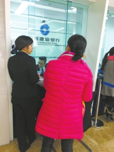 Ů����ATM��ת��500Ԫ 10������δ����